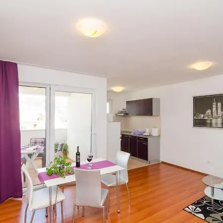 Ira Apartment