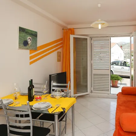 Ira Апартаменты *