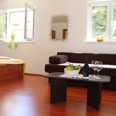 Ira Apartment