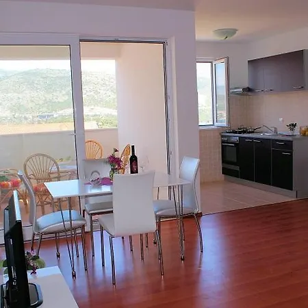 Apartment Ira