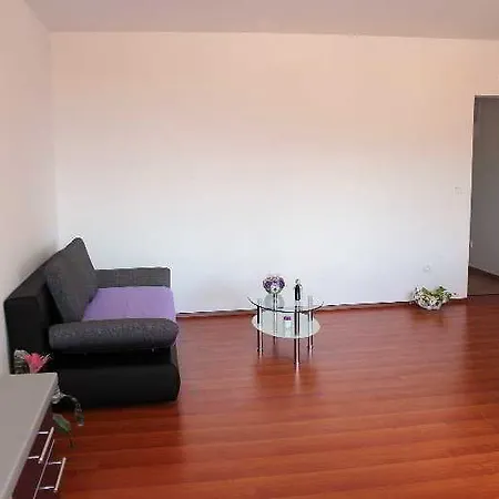 Ira Apartment