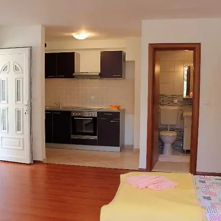 Ira Apartment *