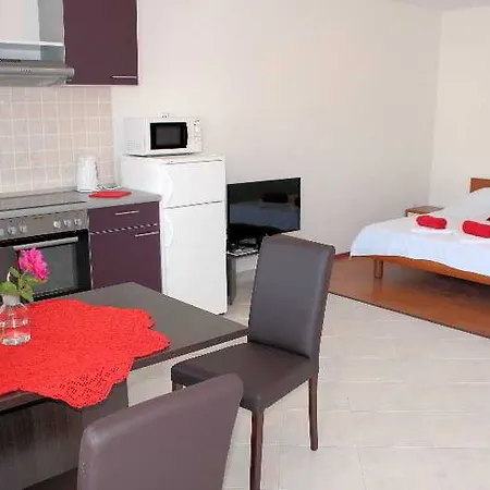 Ira Apartment *