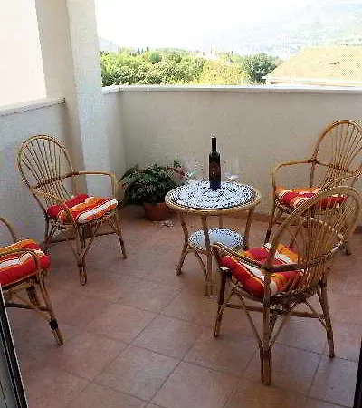 Ira Apartment *