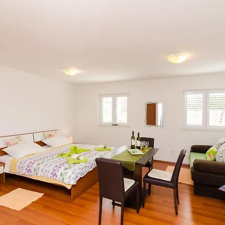 Apartment Ira *