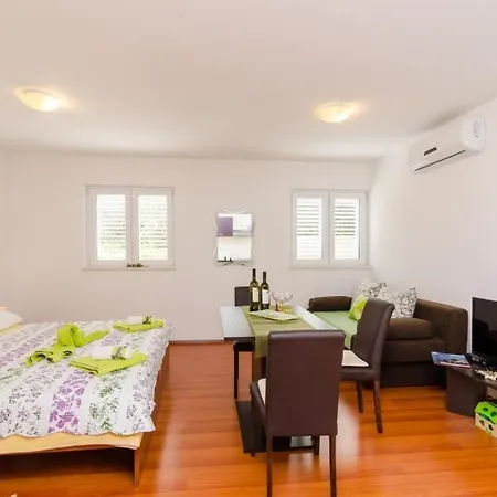 Apartman Ira *