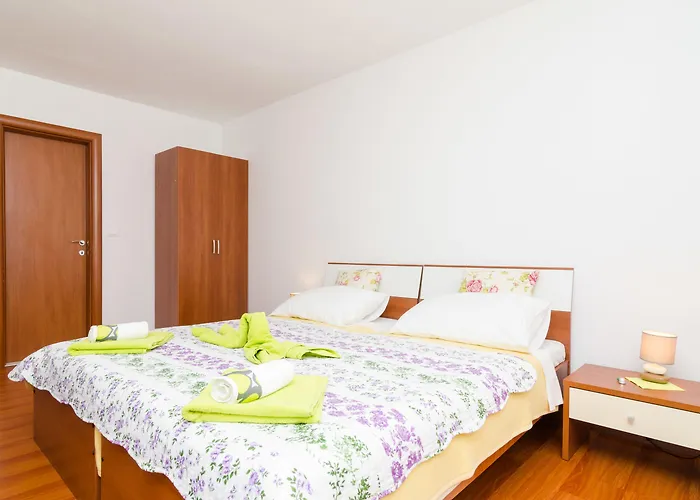 Ira Apartament