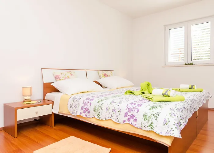 Ira Apartament